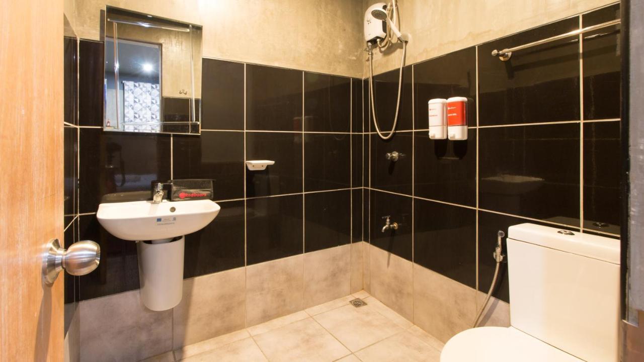Reddoorz Plus @ Taft North Mandurriao Iloilo City Exteriör bild